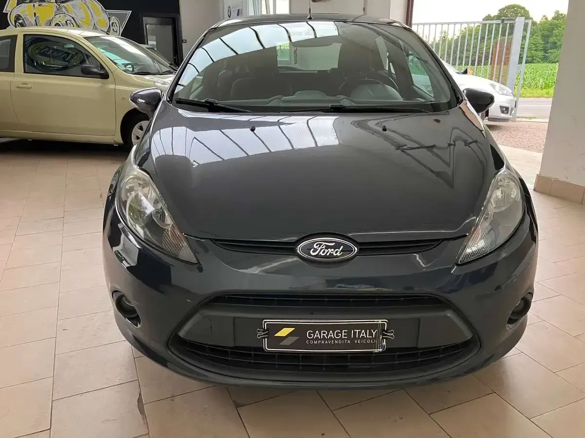 Usata Ford Fiesta 82 CV (60 kW) 2011 Blu/azzurro Berlina
