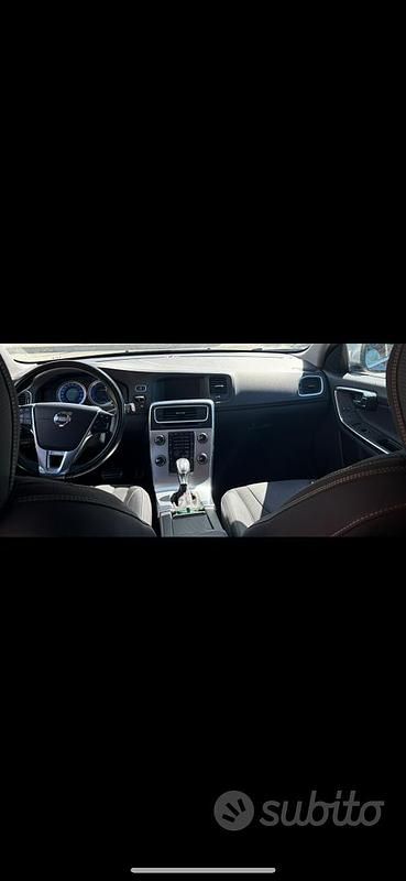 Usata Volvo V60 115 CV (84 kW) 2012 Nero Station wagon