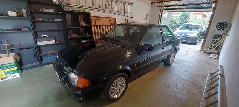Usata Ford Escort 105 CV (77 kW) 1989 Berlina