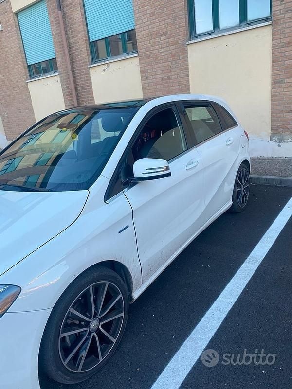 Usata Mercedes B200 136 CV (100 kW) 2012 Bianco Utilitaria