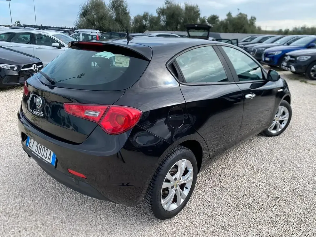 Usata Alfa Romeo Giulietta Exclusive 105 CV (77 kW) 2014 Nero Utilitaria