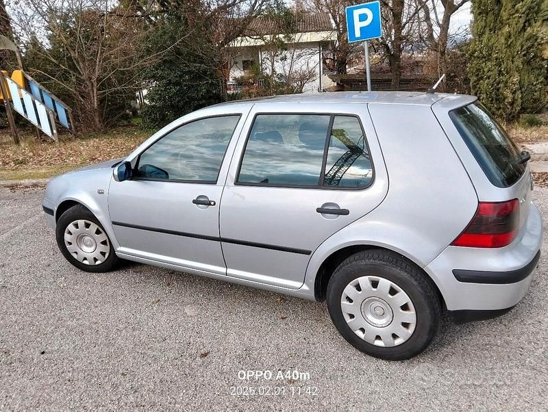 Usata VW Golf IV 101 CV (74 kW) 2003 Grigio Berlina