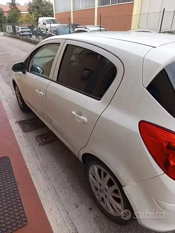 Usata Opel Corsa 90 CV (66 kW) 2008 Bianco Utilitaria