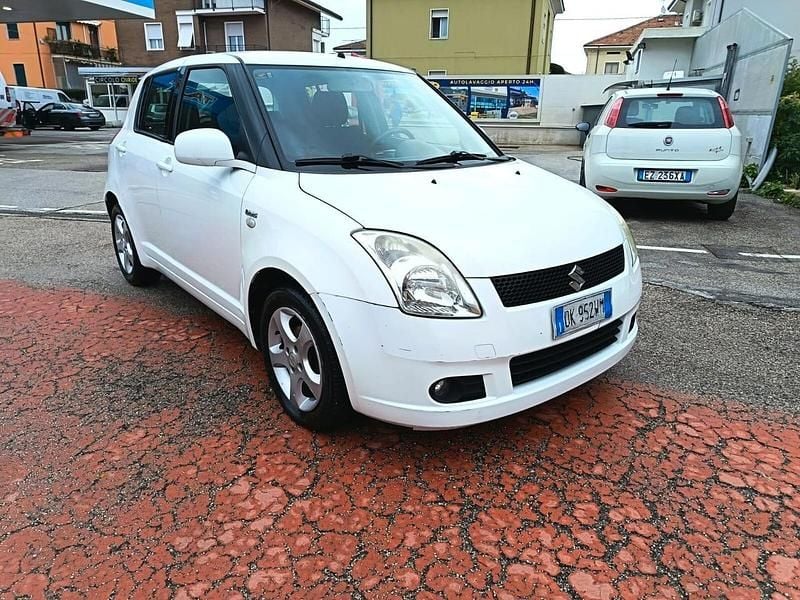 Bianco Usata 2008 Suzuki Swift GLX Tre volumi | 1950 € (Ottimo prezzo) - Immagine 1/4