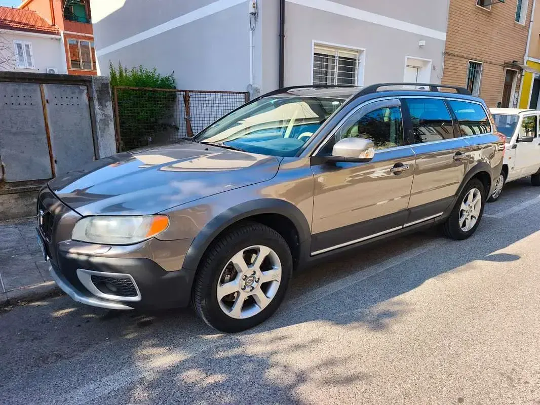 Usata Volvo XC70 Momentum 185 CV (136 kW) 2008 Bronzo Station wagon