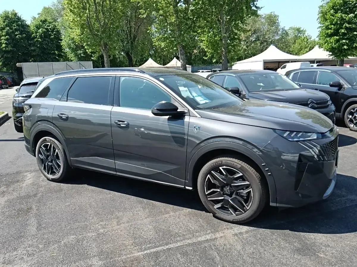 Usata Peugeot 5008 GT 196 CV (144 kW) 2025 Grigio SUV