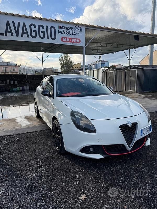 Usata Alfa Romeo Giulietta 105 CV (77 kW) 2012 Bianco Utilitaria