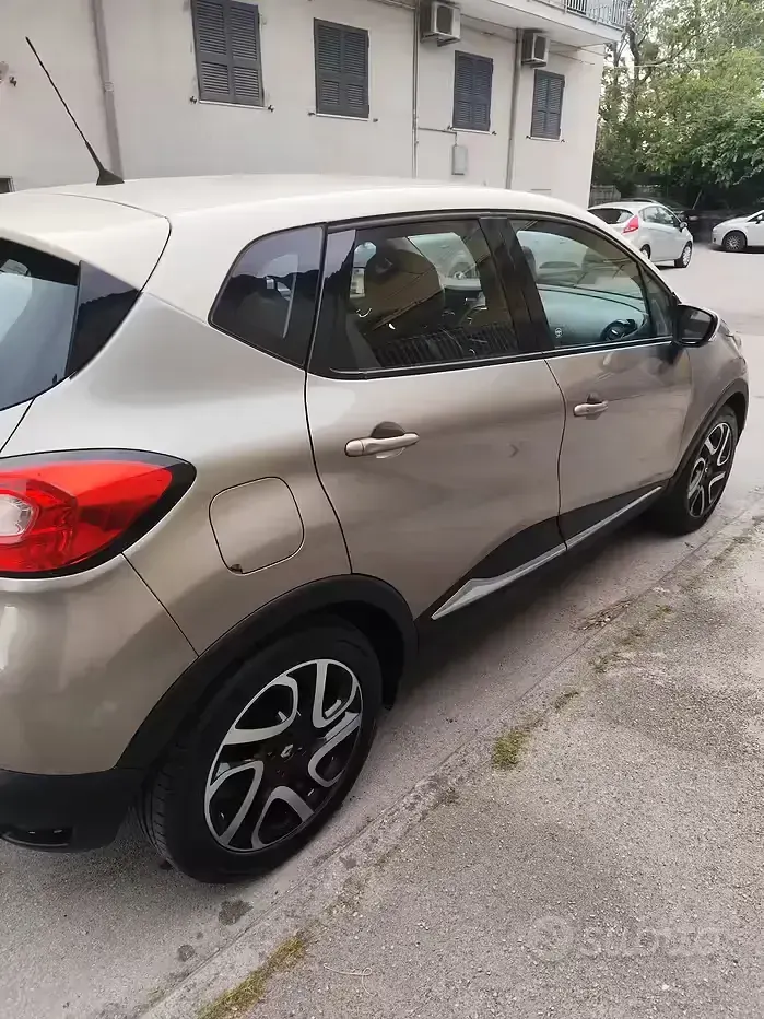 Usata Renault Captur 90 CV (66 kW) 2015 SUV