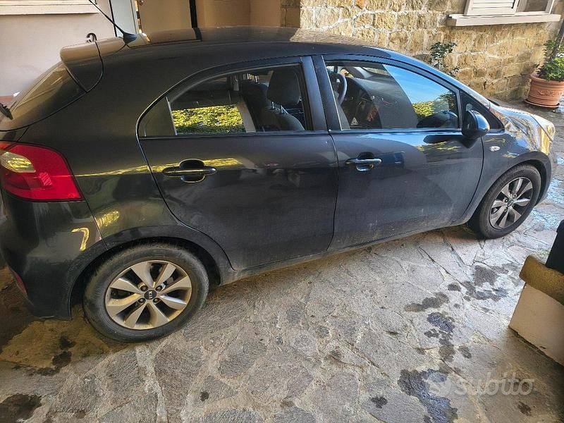 Nero Usata 2016 Kia Rio Due volumi | 7800 € - Immagine 1/1