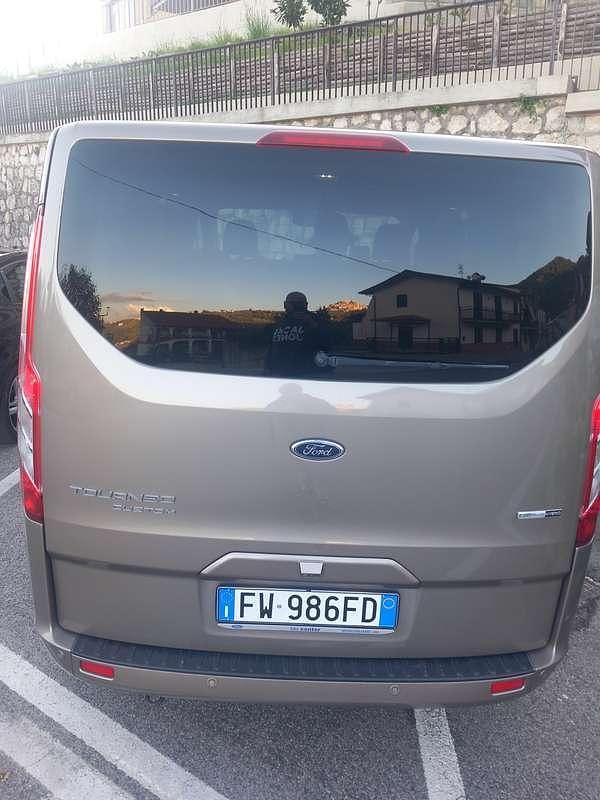 Usata Ford Tourneo Titanium 131 CV (96 kW) 2021 Grigio Monovolume