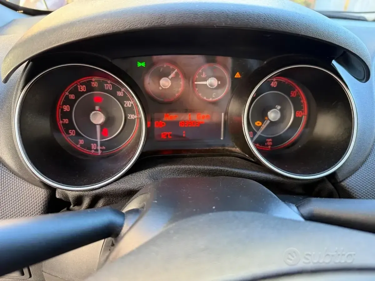 Gebraucht Fiat Punto Lounge 85 PS (62 kW) 2014 Weiß Kleinwagen