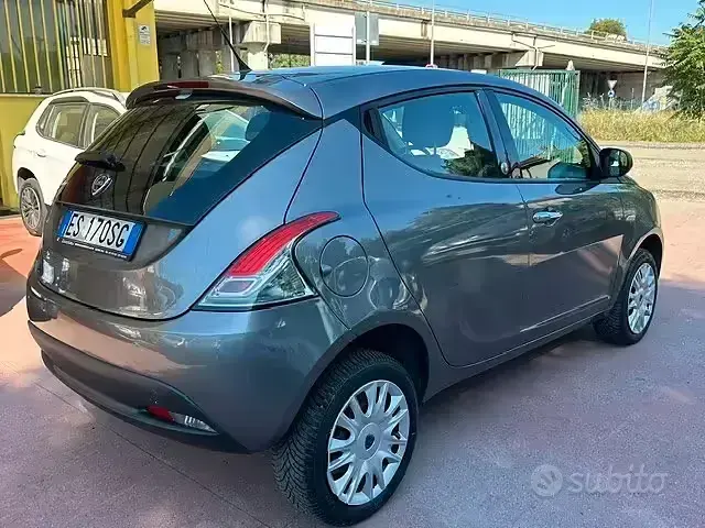 Usata Lancia Ypsilon Gold 80 CV (58 kW) 2013 Grigio Utilitaria