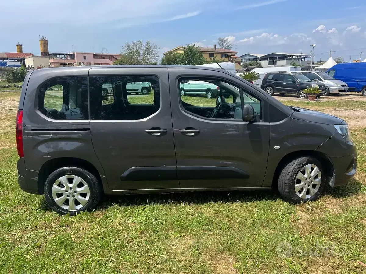 Usata Opel Combo 102 CV (75 kW) 2019 Grigio Monovolume