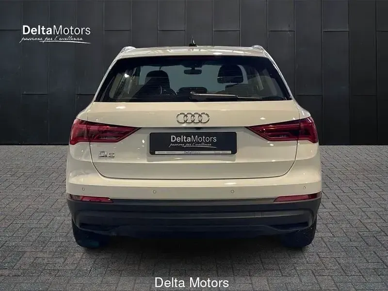 Käytetty Audi Q3 Business 150 HP (110 kW) 2024 Valkoinen Katumaasturi