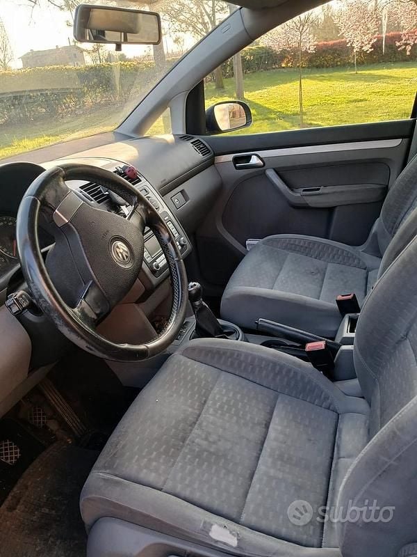 Usata VW Touran Trendline 110 CV (80 kW) 2008 Blu Monovolume