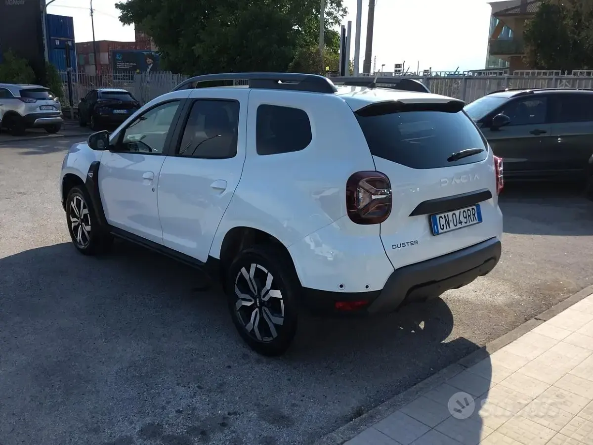 Usata Dacia Duster Journey 116 CV (85 kW) 2023 Bianco SUV