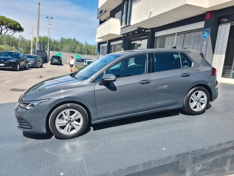 Usata VW Golf VIII Life 110 CV (80 kW) 2021 Grigio Berlina
