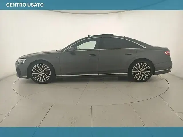 Usata Audi A8 Ambiente 286 CV (210 kW) 2024 Grigio daytona perlato Berlina