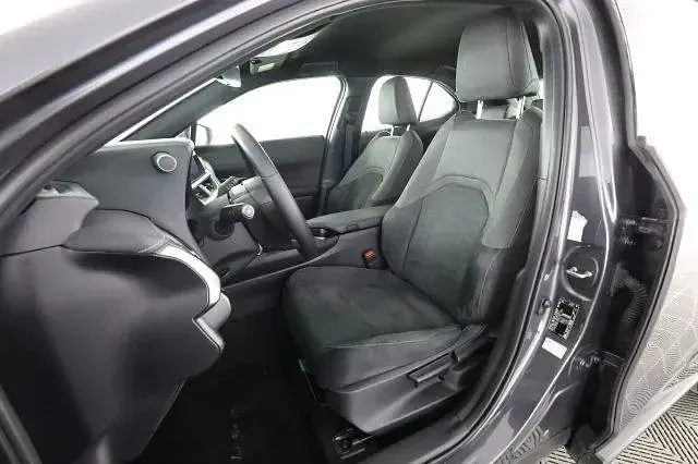 Usata Lexus UX 152 CV (111 kW) 2024 Sonic grey SUV