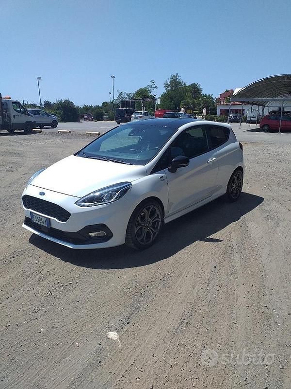 Bianco Usata 2018 Ford Fiesta ST-Line Due volumi | 12.200 € (Molto cara) - Immagine 1/4