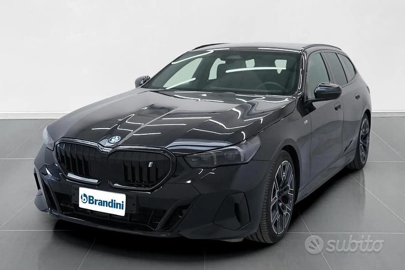 Nuova BMW i5 M Sport 250 kW (340 CV) 2025 Nero Station wagon