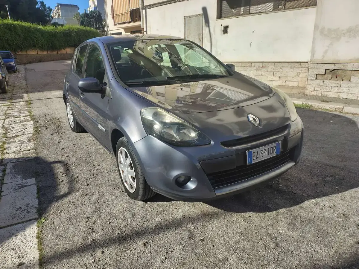 Usata Renault Clio III Dynamique 75 CV (55 kW) 2009 Grigio Berlina