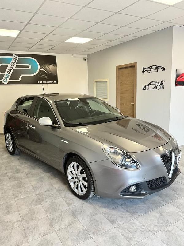 Usata Alfa Romeo Giulietta Distinctive 120 CV (88 kW) 2016 Grigio Utilitaria
