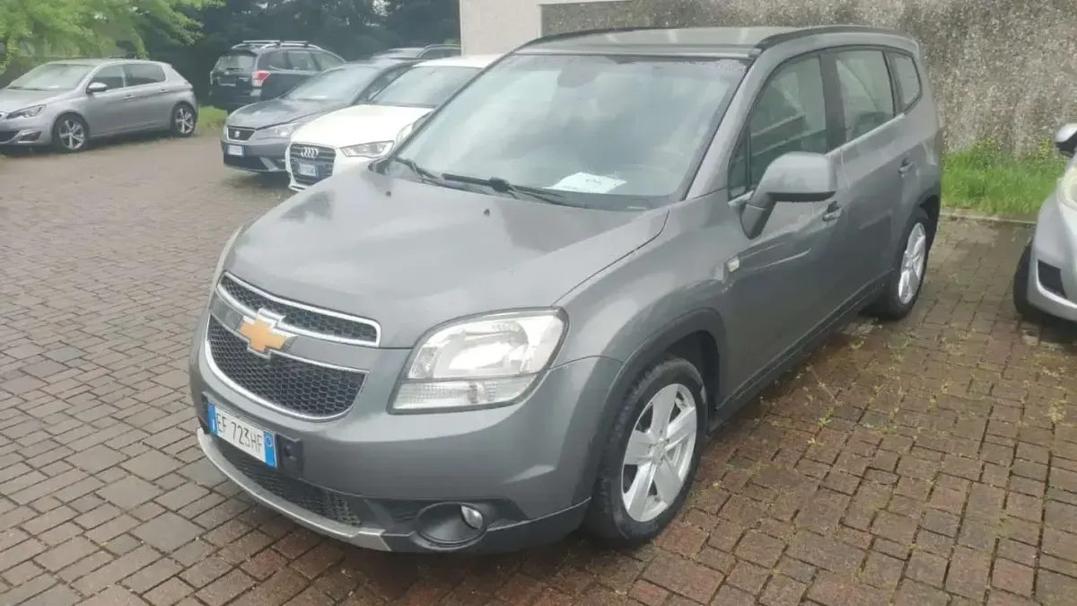 Usata Chevrolet Orlando 163 CV (119 kW) 2010 Grigio Monovolume