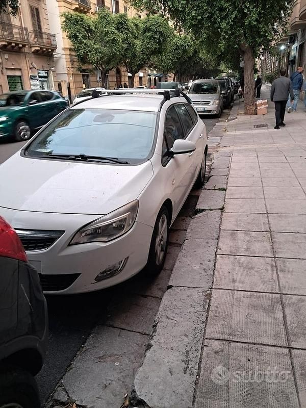 Usata Opel Astra 95 CV (69 kW) 2012 Bianco Station wagon