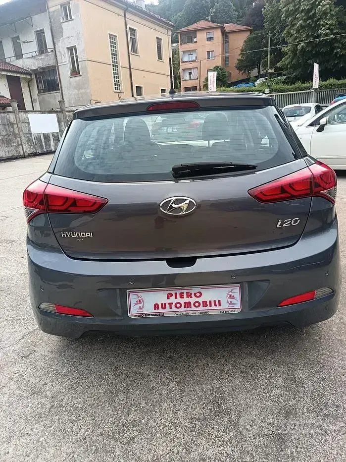 Usata Hyundai i20 Comfort 82 CV (60 kW) 2015 Grigio Berlina