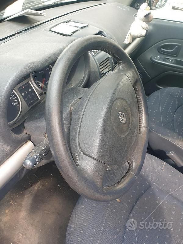 Usata Renault Clio II 58 CV (42 kW) 2002 Utilitaria