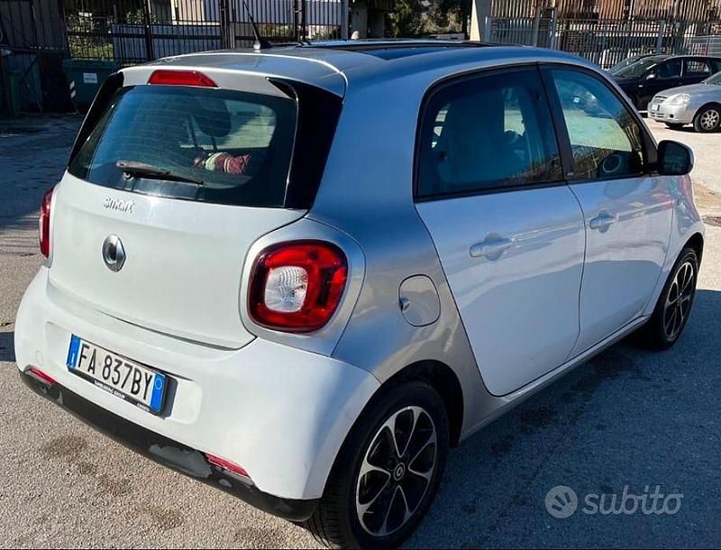 Usata Smart ForFour 71 CV (52 kW) 2015 Bianco Utilitaria