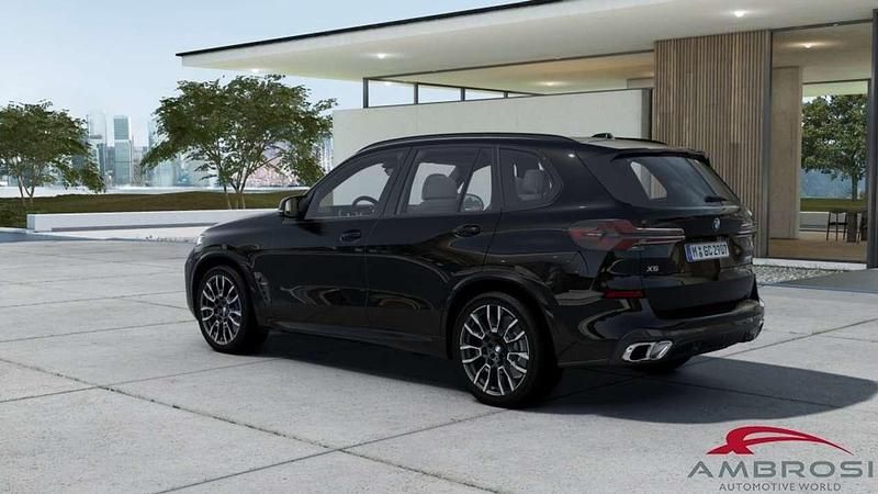 Nuova BMW X5 M Sport 530 CV (389 kW) 2025 Black sapphire metallizzato SUV