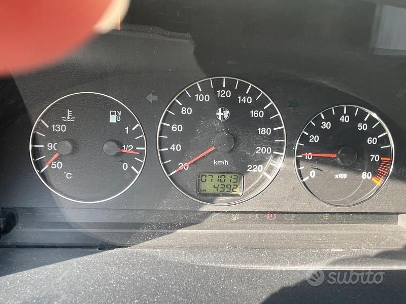 Usata Alfa Romeo 146 103 CV (75 kW) 2001 Nero Utilitaria