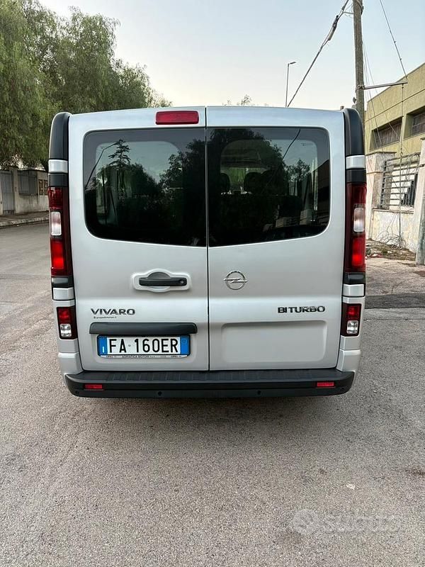 Usata Opel Vivaro 120 CV (88 kW) 2015 Grigio Monovolume