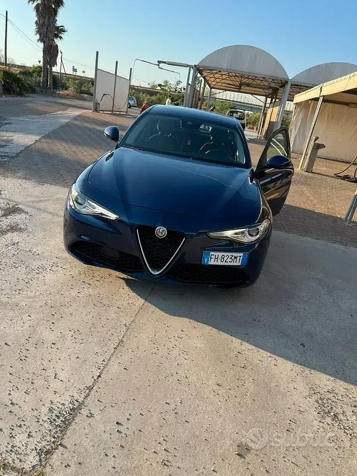 Usata Alfa Romeo Giulia 150 CV (110 kW) 2017 Blu Berlina