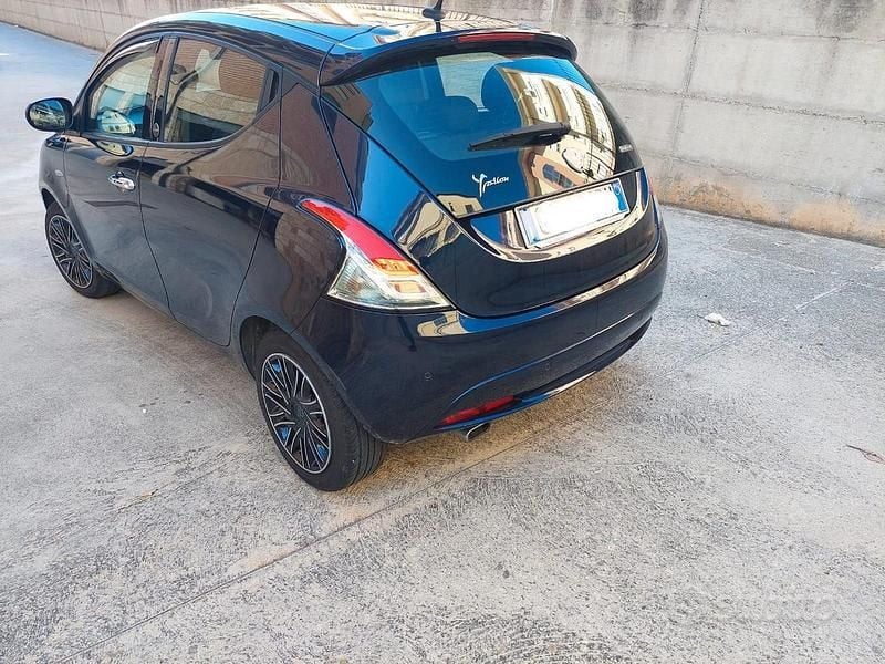 Usata Lancia Ypsilon 69 CV (50 kW) 2020 Blu Utilitaria