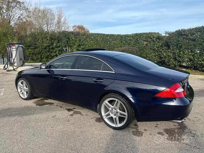 Usata Mercedes CLS320 224 CV (164 kW) 2006 Blu/azzurro Berlina