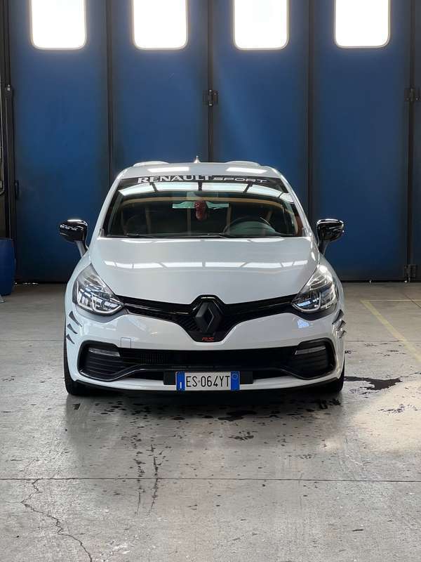 Usato 2014 Renault Clio IV 1.6 Benzin 200 CV (18.500 €)