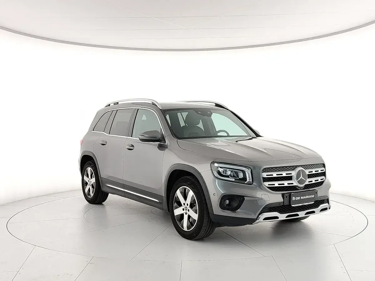 Usata Mercedes GLB200 150 CV (110 kW) 2021 Grigio montagna SUV