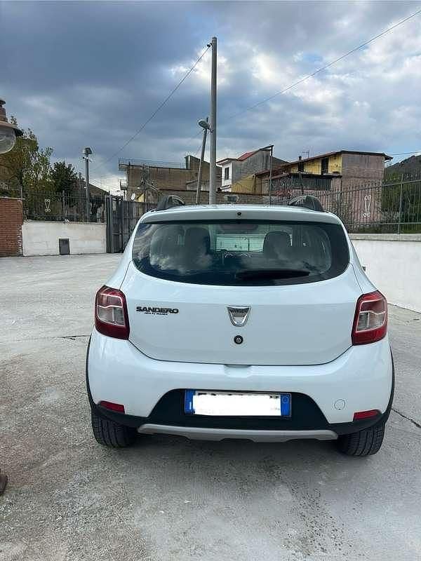 Usata Dacia Sandero Stepway 90 CV (66 kW) 2014 Berlina