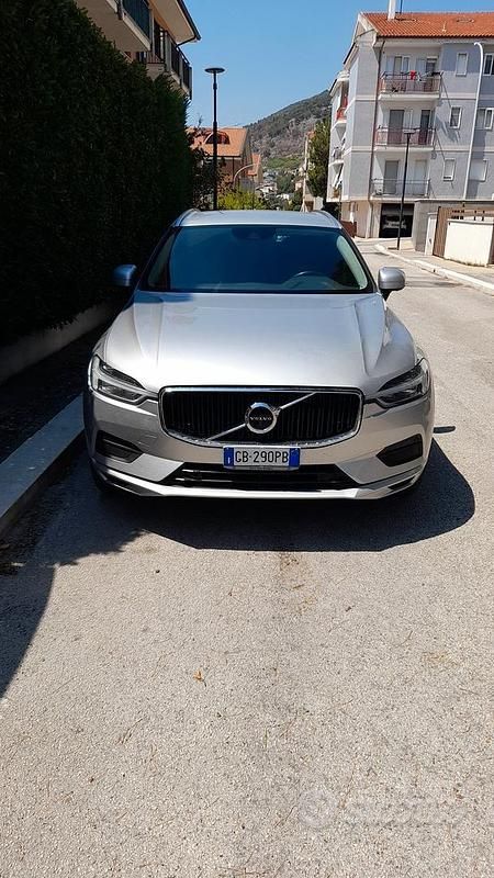 Usata Volvo XC60 Business Edition 190 CV (139 kW) 2020 Argento SUV