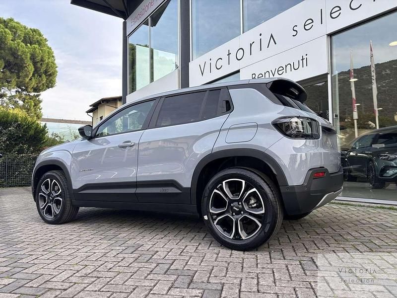 Nuova Jeep Avenger Summit 109 CV (80 kW) 2025 Grigio SUV