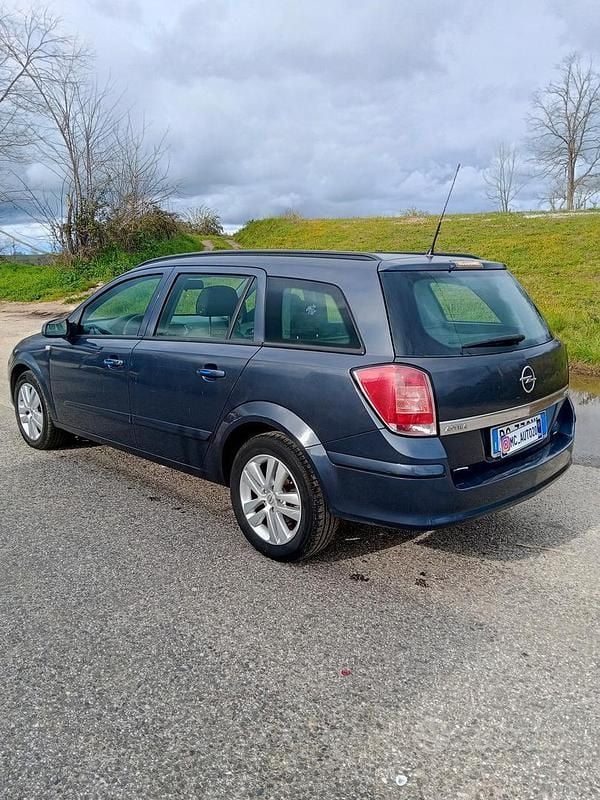 Usata Opel Astra 101 CV (74 kW) 2007 Blu Station wagon