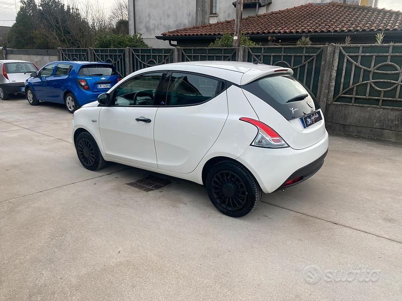 Gebraucht Lancia Ypsilon 69 PS (50 kW) 2019 Weiß Kleinwagen