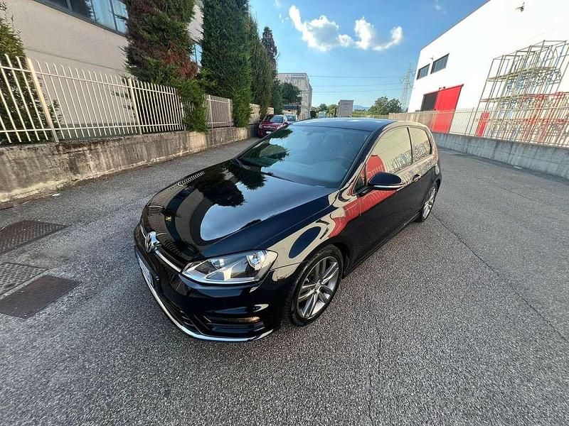 Usata 2016 VW Golf VII Edition Tre volumi | 10.500 € (Buon prezzo) - Immagine 1/4