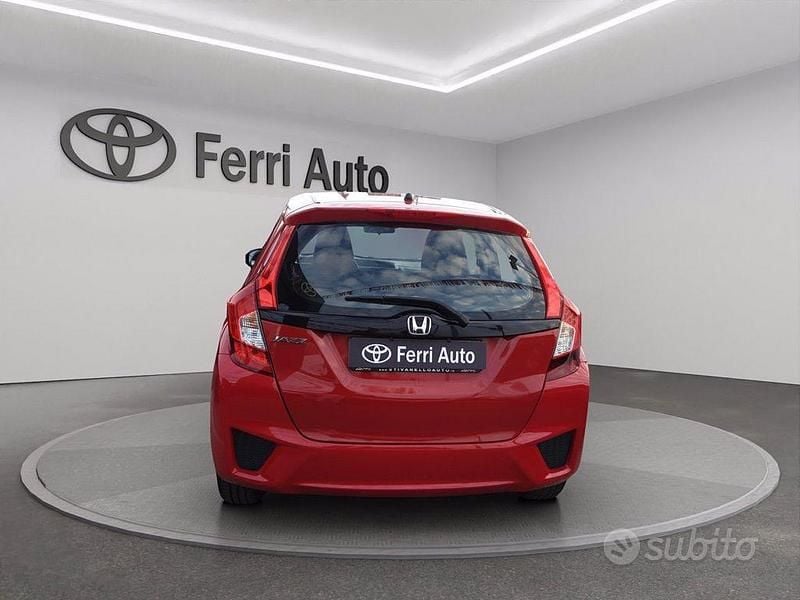 Usata Honda Jazz Trend 102 CV (75 kW) 2017 Rosso Utilitaria