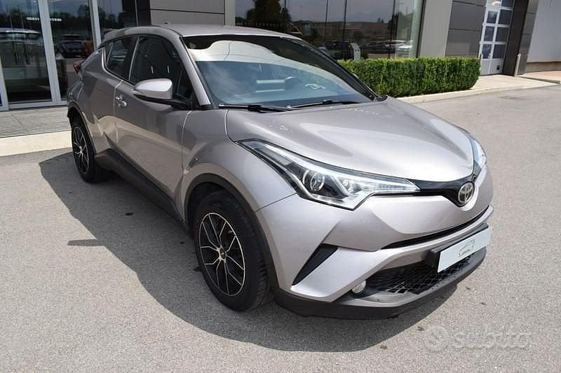 Usata Toyota C-HR Active 116 CV (85 kW) 2017 Grigio SUV