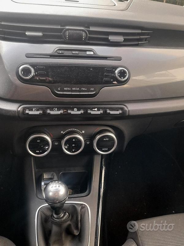 Usata Alfa Romeo Giulietta 120 CV (88 kW) 2011 Bianco Utilitaria