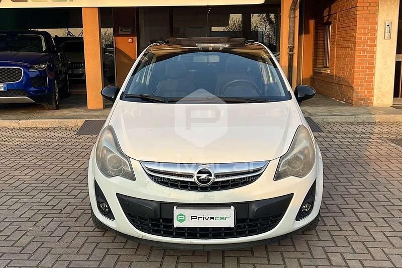 Begagnad Opel Corsa 75 HK (55 kW) 2012 Vit Halvkombi